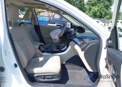 2017 Honda Accord Touring Hybrid z USA, uszkodzony, nr VIN JHMCR6F75HC025141